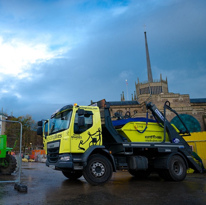 Recycling Lives Building markets, helping social enterprise to thrive Social Enterprise UK