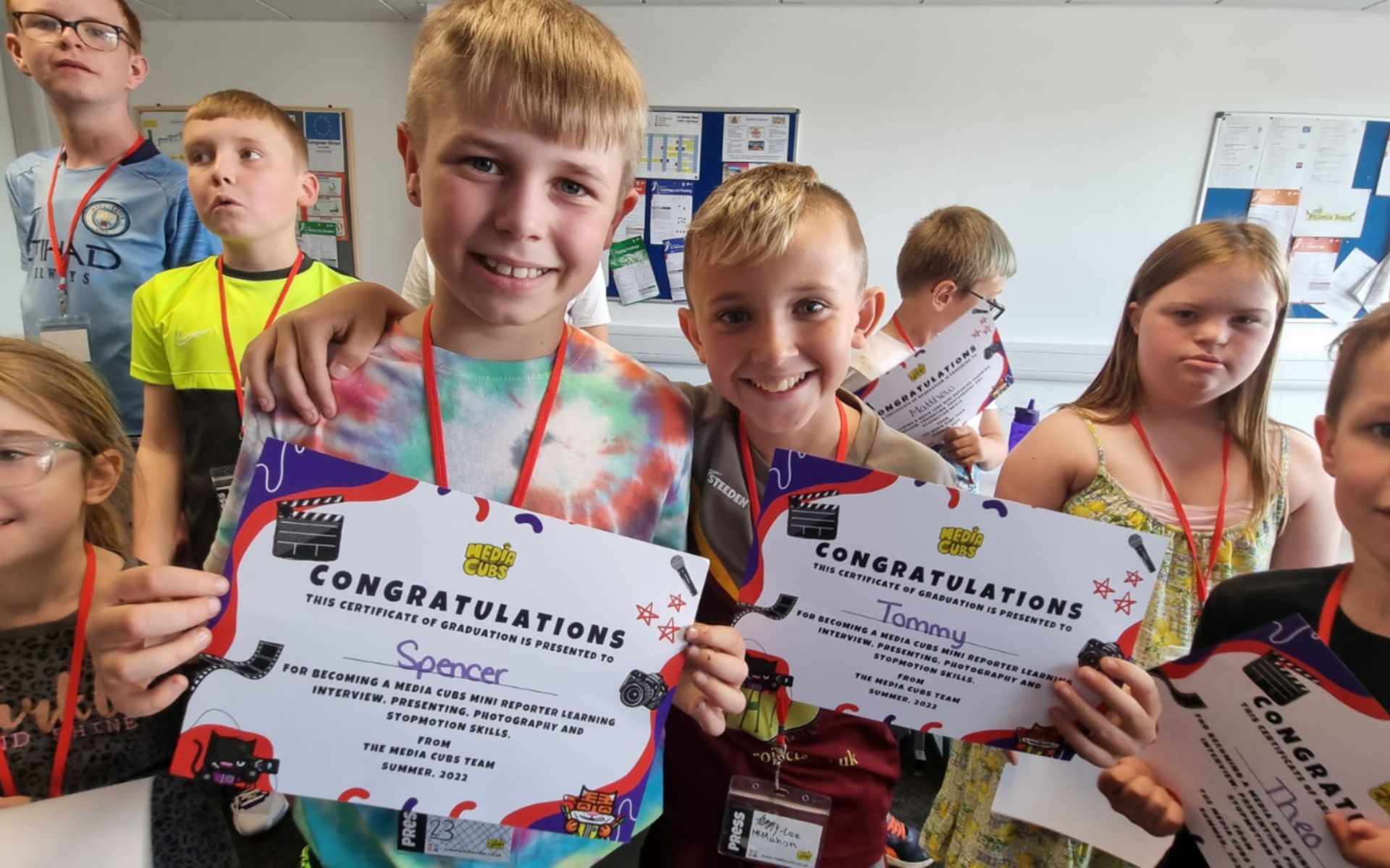 Mini reporters receive their certificates Media Cubs