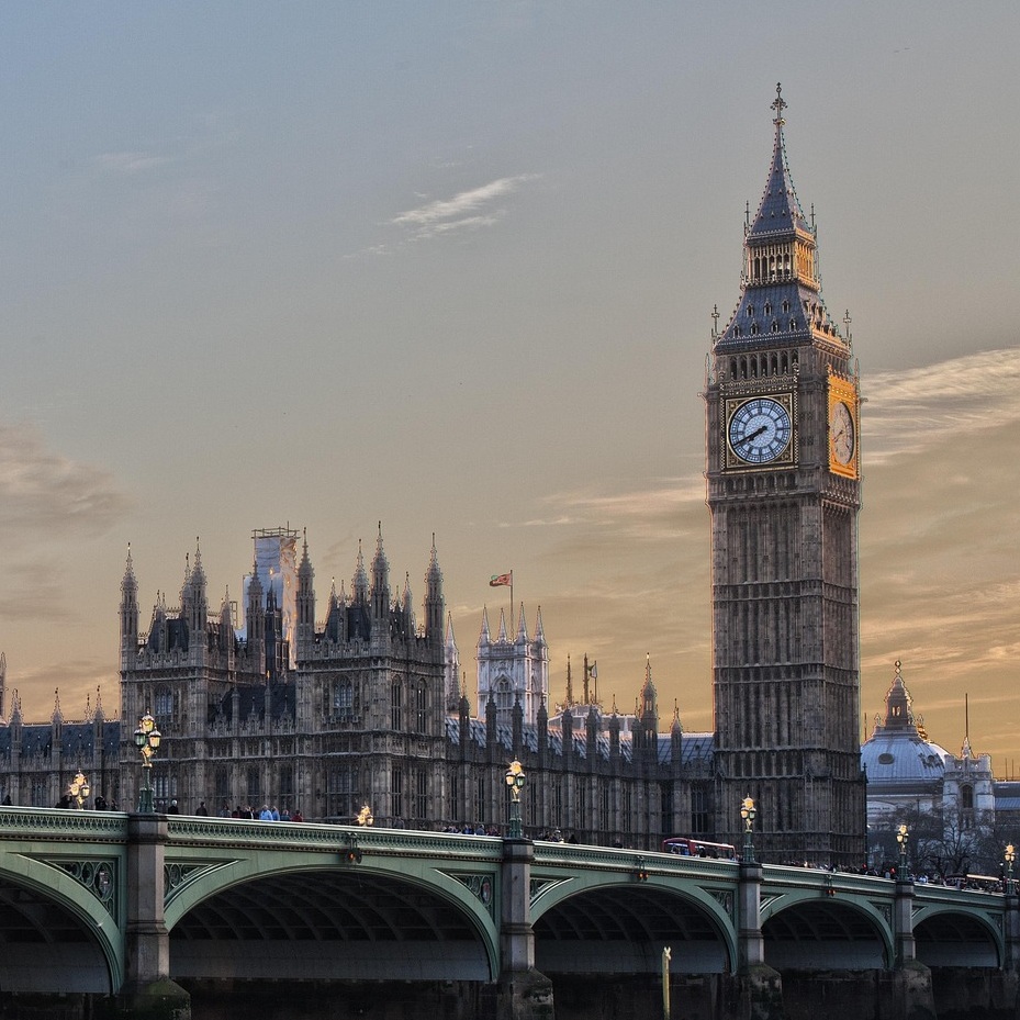 An image of big ben as the sun sets. Image by Adam Derewecki from Pixabay